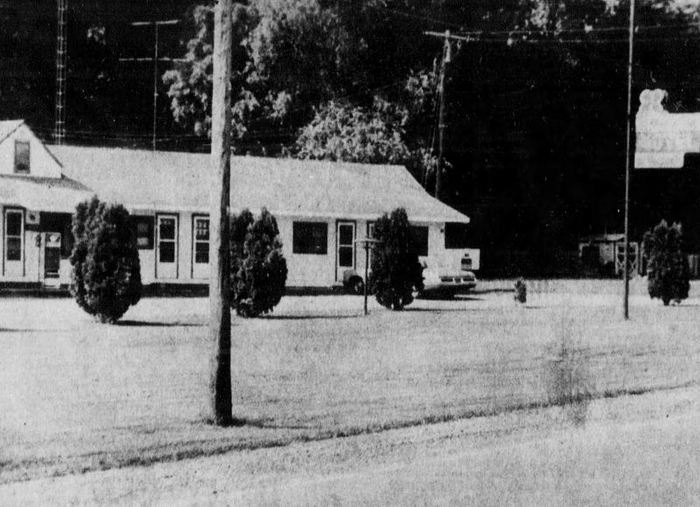 Four Leaf Clover Motel - 1976 Photo From Homer Index